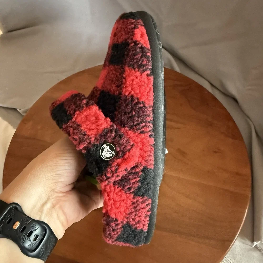 Crocs Classic Cozzzy Classic Buffalo Check Slippers‎ Junior Size 3 Red/Blk Plaid